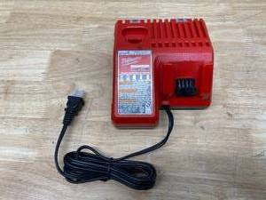 lot 40 image: MILWAUKEE M12 and M18 12-Volt18-Volt Lithium-Ion Multi-Voltage Battery Charger
