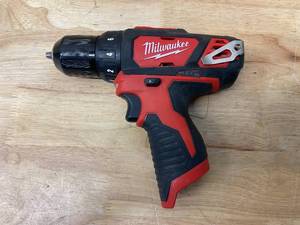 lot 15 image: MILWAUKEE M12 12-Volt Lithium-Ion Cordless 38 in. DrillDriver (Tool-Only)