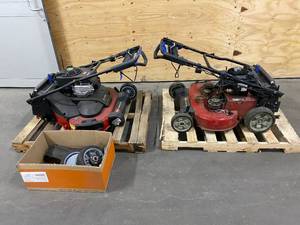 lot 84 image: TORO Lot of 2-  30 (76cm) Personal Pace TimeMaster Mowers