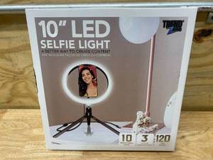 lot 100 image: 10 LED Selfie Light