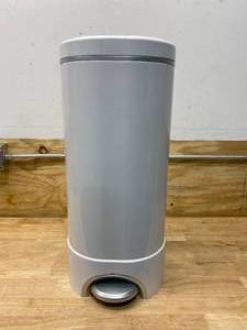 lot 105 image: MUNCHKIN Step Diaper Pail Powered by Arm & Hammer
