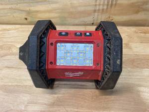 lot 132 image: MILWAUKEE M18 ROVER 18-Volt Lithium-Ion Cordless 1500 Lumens LED Flood Light (Tool-Only)