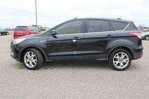 lot 3 image: 2014 Ford Escape Titanium - 4X4 - 2 OWNERS