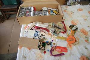 BUTTONS Box Full of Various Vintage...