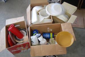 Tupperware, Rubbermaid, Malibu Plas...
