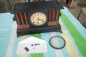 Antique Ingraham clock. Glass front...