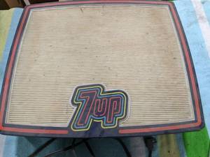 Lighted Vintage 7-UP Sign 26 X 22...