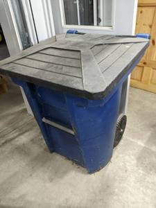 200# Load Limit Large Rolling Trash...