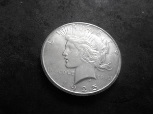 1925 S Silver Peace Dollar