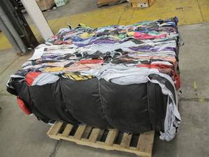 lot 524 image: Full Bail of Lightweight USED PE Vinyl Tarps - 1200 Lbs.
