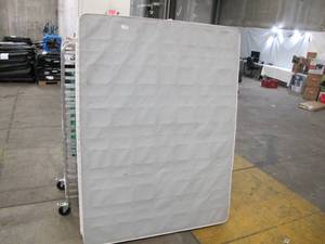 lot 538 image: Queen Size Mattress Bed Box Spring - USED