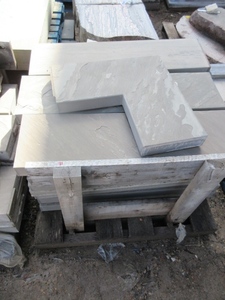 USED STONE CAPS - ONE PALLET