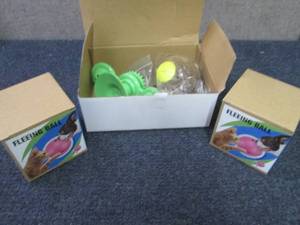 lot 44 image: 3 Cat ToysScratcher...