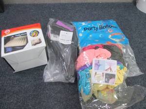 lot 65 image: Two Way Electric Pump, Balloons, Gr...