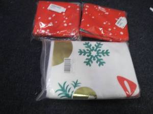lot 118 image: Set of 4 Christmas Pillow Covers, 2...