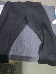 lot 144 image: 2- iuga Yoga Capris Size 2XL...