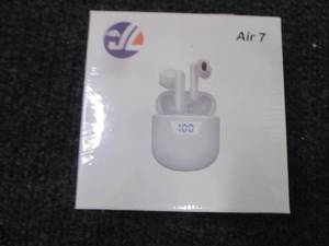 lot 149 image: Air7 Wireless Earbuds...