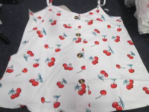 lot 170 image: 8 Ladies Small Summer Tops ...