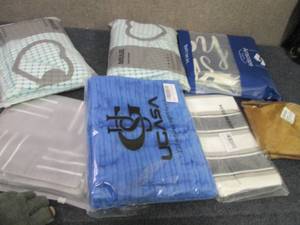 lot 179 image: 7 pks Assorted Pillow Covers...
