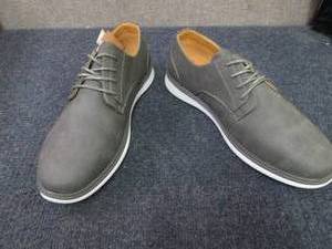 lot 203 image: Mens Abbot K. Malibu Casual Fashion...