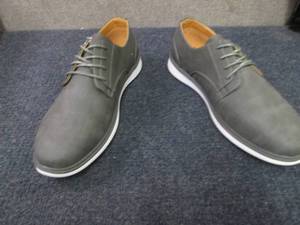 lot 204 image: Mens Abbot K. Malibu Casual Fashion...