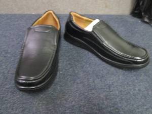 lot 213 image: Maximus Comfort Mens Black Slip-On...