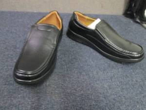 lot 214 image: Maximus Comfort Mens Black Slip-On...