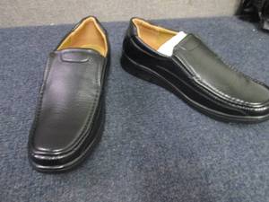 lot 215 image: Maximus Comfort Mens Black Slip-On...