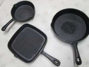 lot 243 image: 3-Pc. Pre-Seasoned Cast Iron Essent...