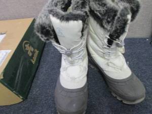 lot 258 image: Kamik Womens Momentum 3 Waterproof...