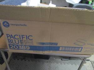 lot 276 image: Pacific Blue Select Multifold Paper...