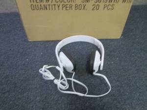 lot 316 image: Box of 20 White Adjustable Headphon...