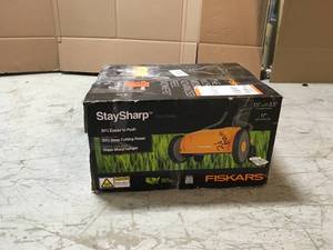 StaySharp 17 in. Manual Push Walk Behind Non-Electric Reel Mower by Fiskars Customer Returns See Pictures