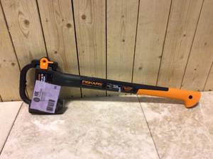 23 in. X15 Chopping Axe by Fiskars Customer Returns See Pictures