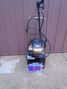 Campbell Hausfield 1500 psi gas pressure washer. Motor runs. Unable to fully test with water. As shown.