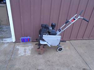 Craftsman front tine tiller. Consignor states it works as it should. Missing rear arm. As shown.
