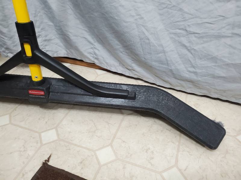 lot 50C image: New Rubbermaid Maximizer Push to Center Commercial Broom