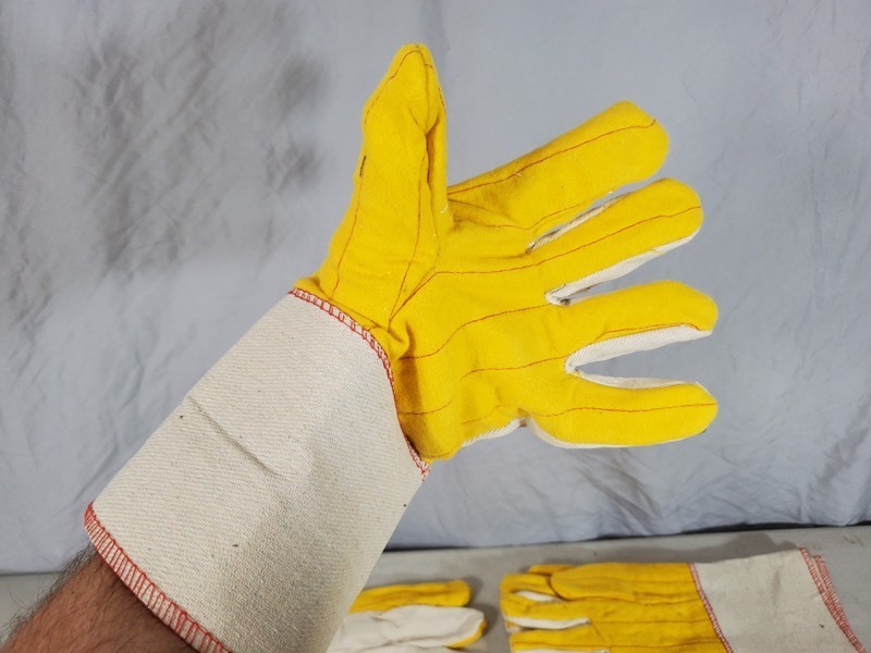 lot 233 image: 6 New Pairs Utility Work Gloves