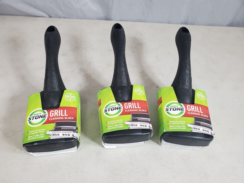 lot 86 image: 3 New Grill Cleaning Blocks