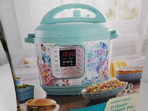 lot 9 image: New Instant Pot by The Pioneer Woman