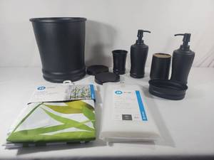 lot 103 image: New Bathroom Accessories