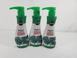 lot 167 image: 3 New Bottles of Miracle Gro