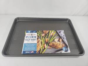 lot 178 image: New Nordic Ware Prism Half Sheet