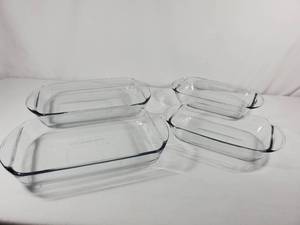 lot 192 image: 4 New Glass Kitchen Classics Bake Pans