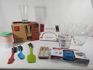 lot 213 image: New Kitchen Items