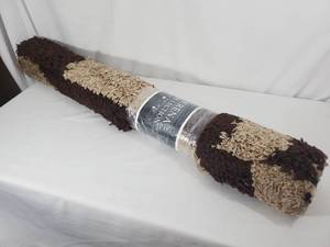 lot 113 image: New 4 x 6 ft Area Rug