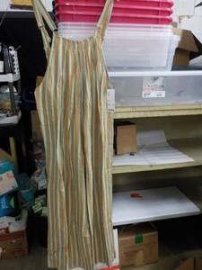 lot 6 image: Box of 25 or Urban Outfitters size ...