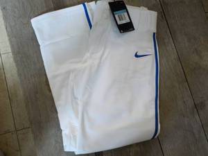 lot 19 image: 8 White with Royal Blue Stripes Nik...