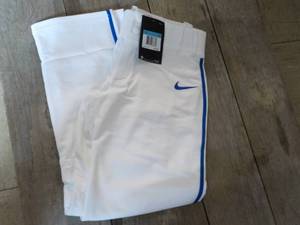 lot 20 image: 8 White with Royal Blue Stripes Nik...