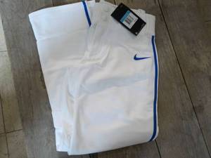 lot 21 image: 8 White with Royal Blue Stripes Nik...